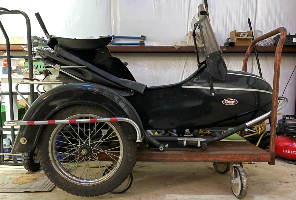 Cozy sidecar on a Triumph T-Bird triple