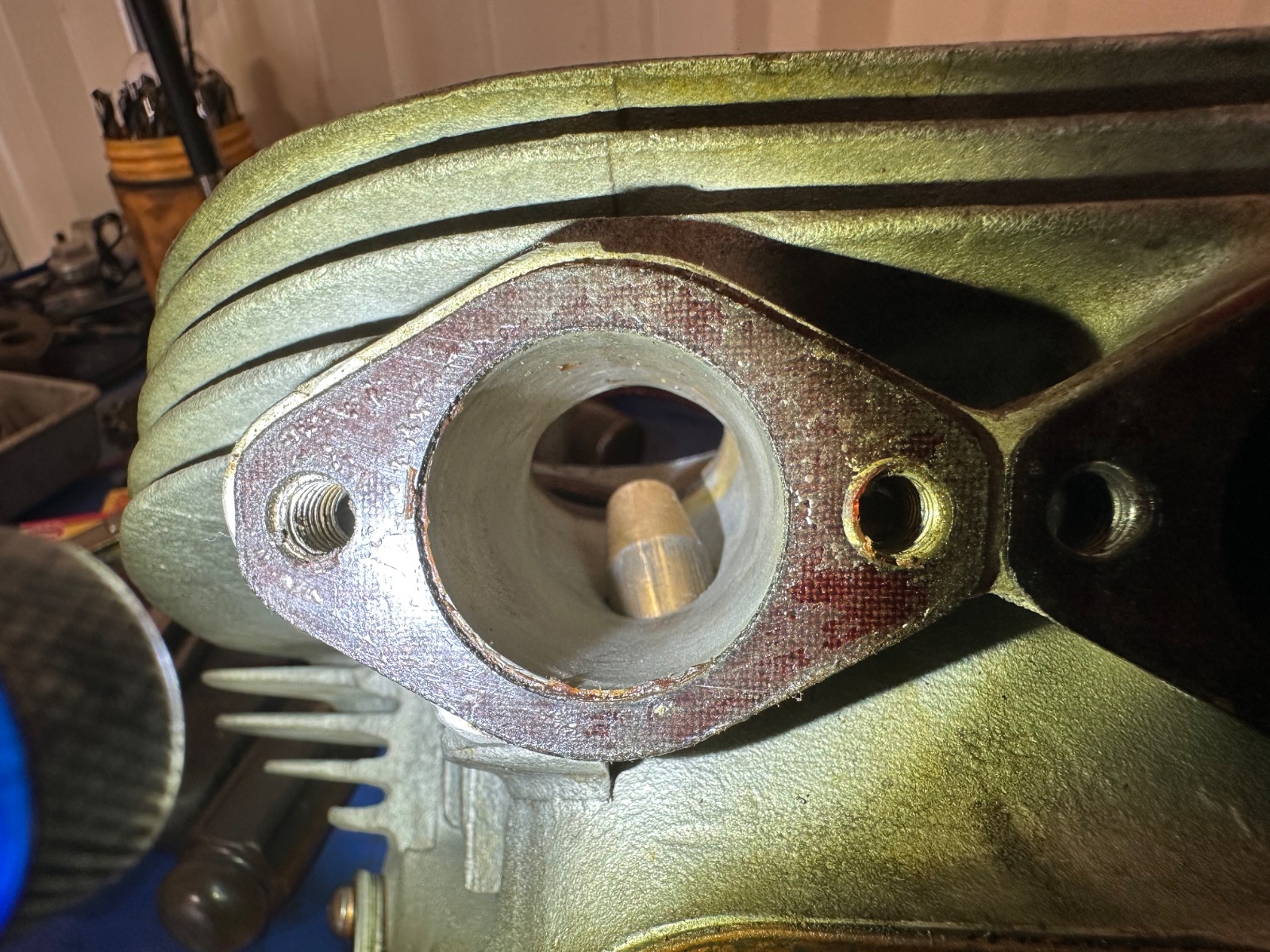 Oil dripping between exaust valve guide and head.