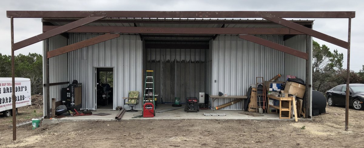 The new shop/hangar is taking shape...