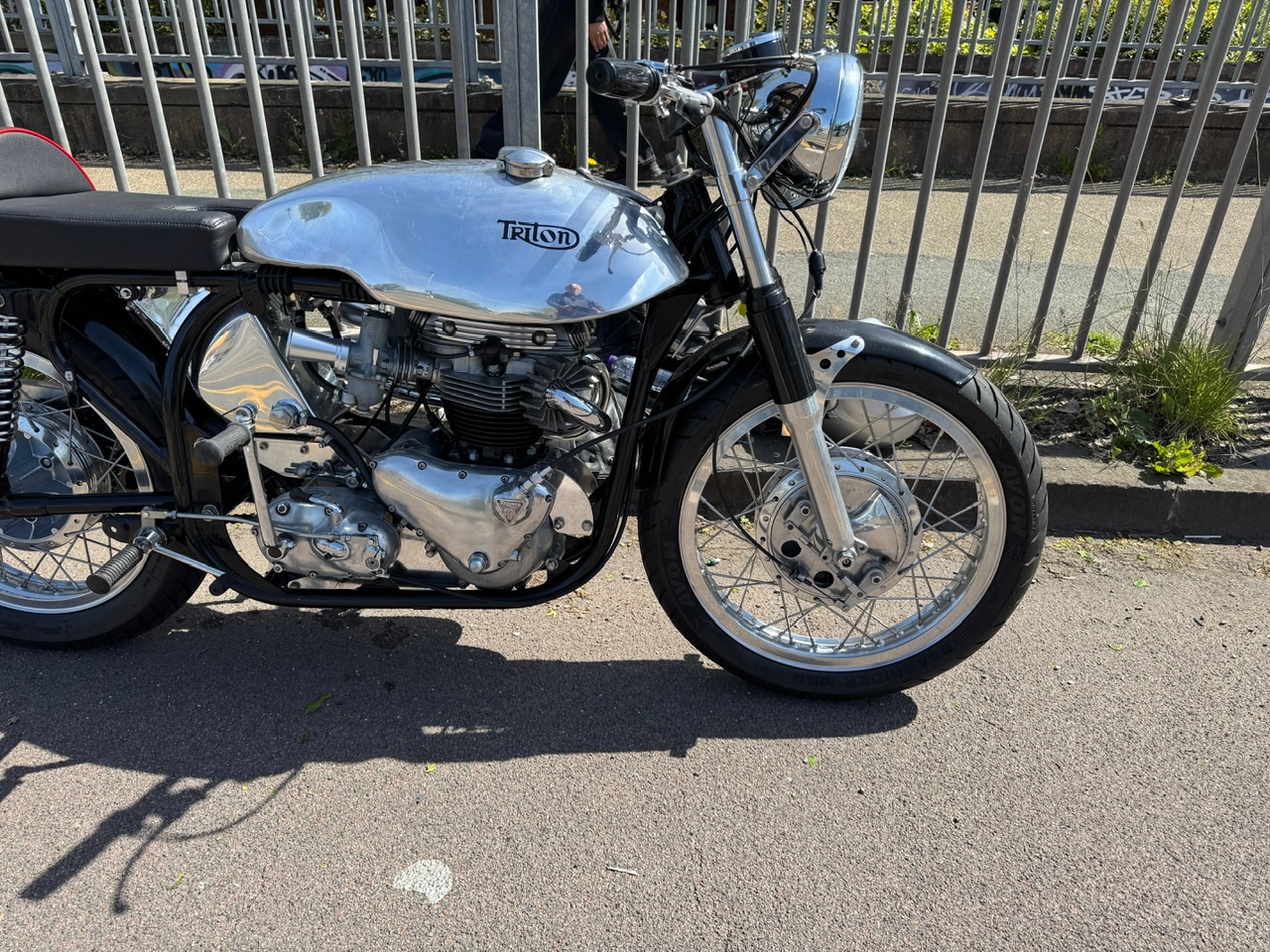 Slimline featherbed road holder forks