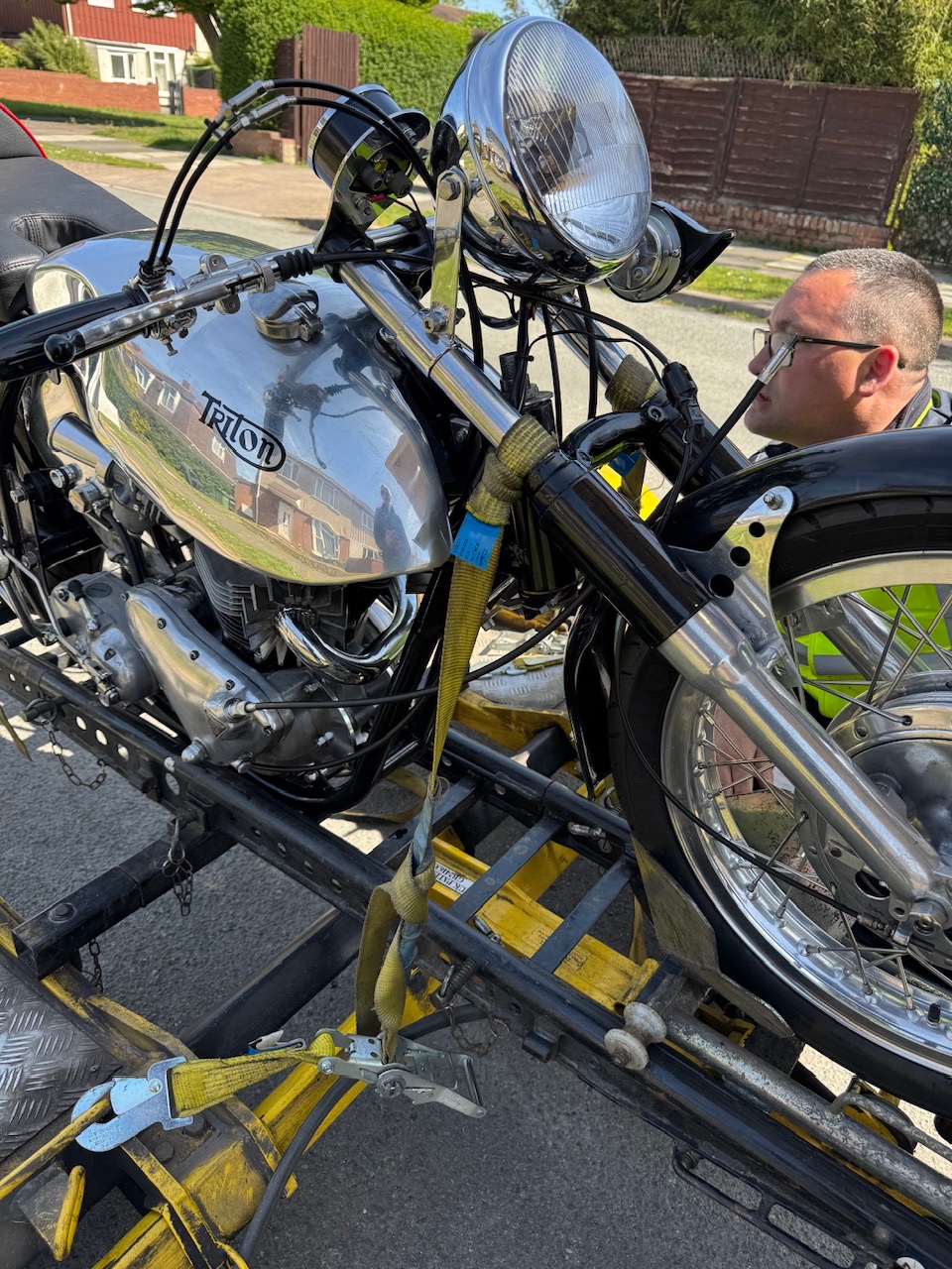 Slimline featherbed road holder forks