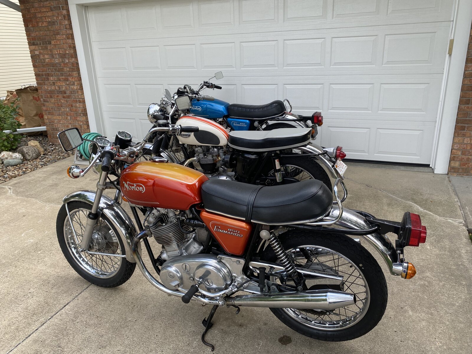 Pictures of your Norton Commandos