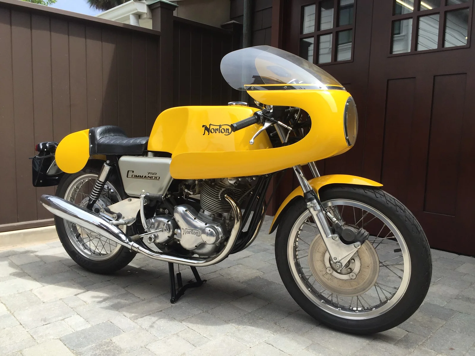 Pictures of your Norton Commandos