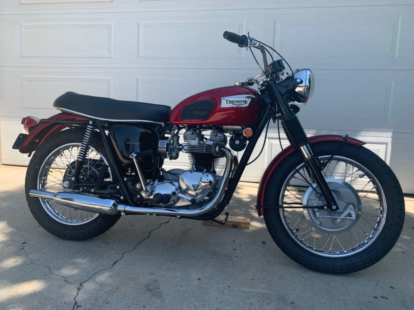 2 beautiful Triumphs for sale on Motoauct.com