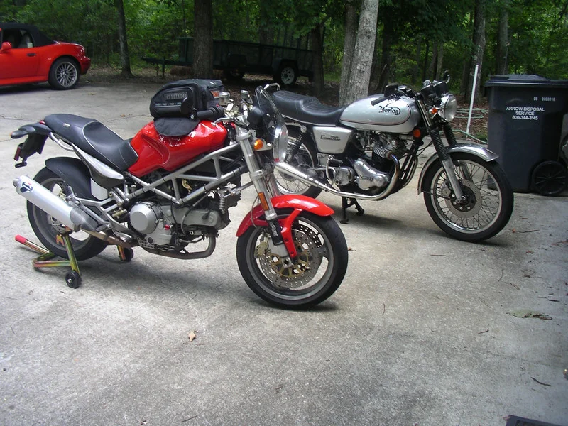 Pictures of your Norton Commandos