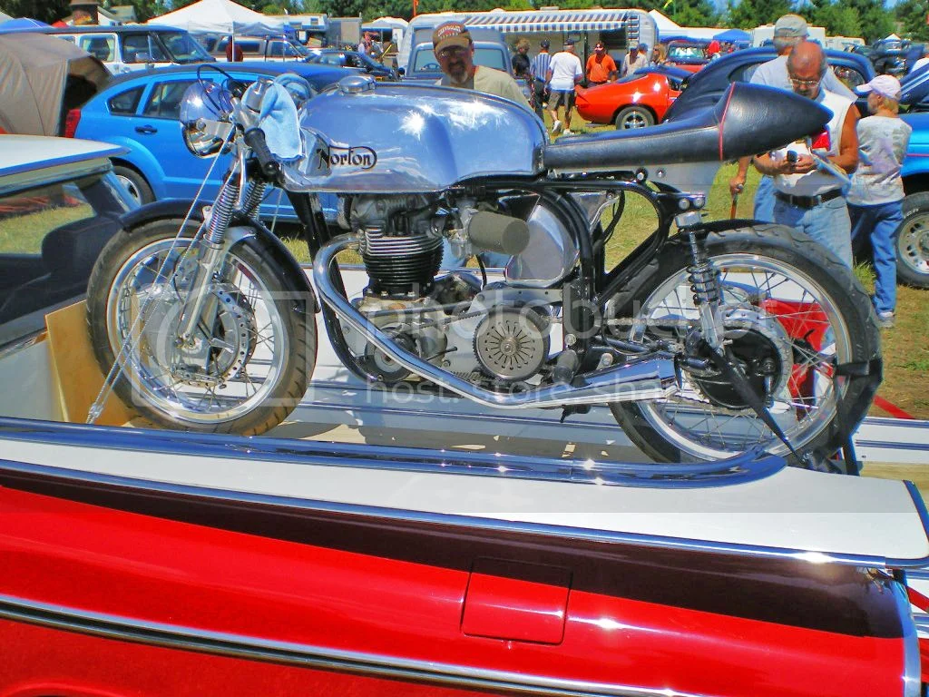 Pictures of your Norton Commandos