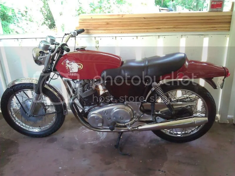 Pictures of your Norton Commandos