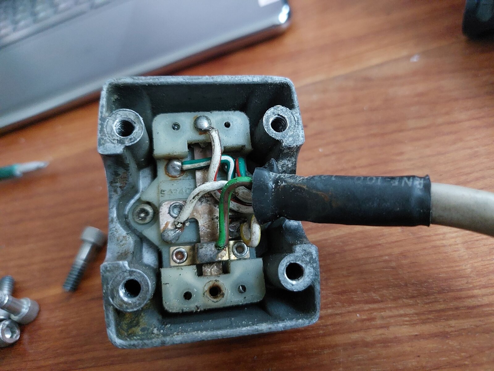 Can a LH Lucas high-beam switch be made into a RH indicator switch?