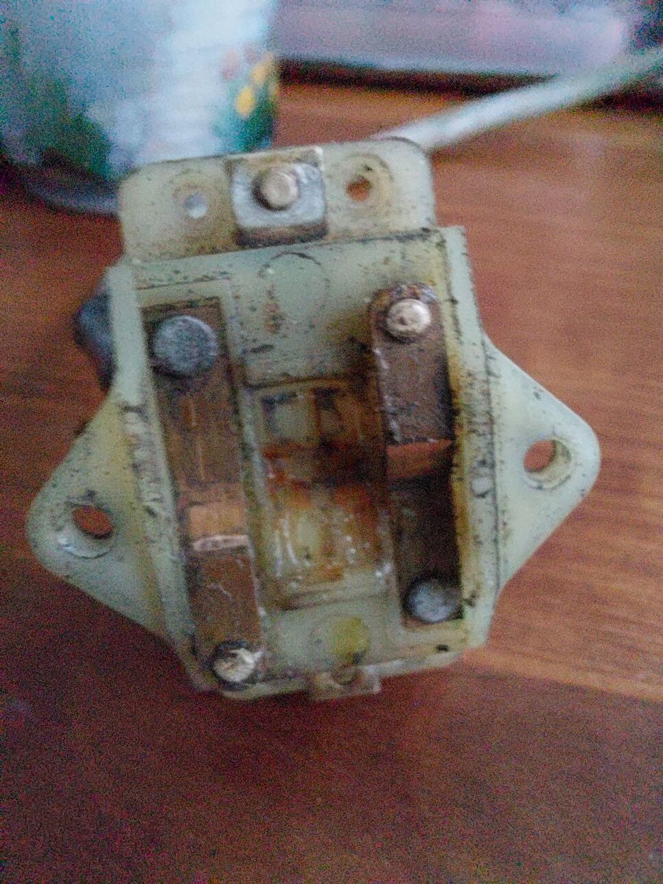 Can a LH Lucas high-beam switch be made into a RH indicator switch?