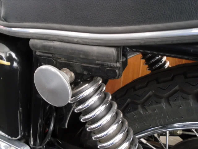 Mark III Seat attachment photos needed