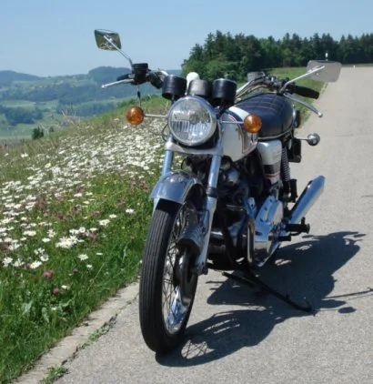 Pictures of your Norton Commandos