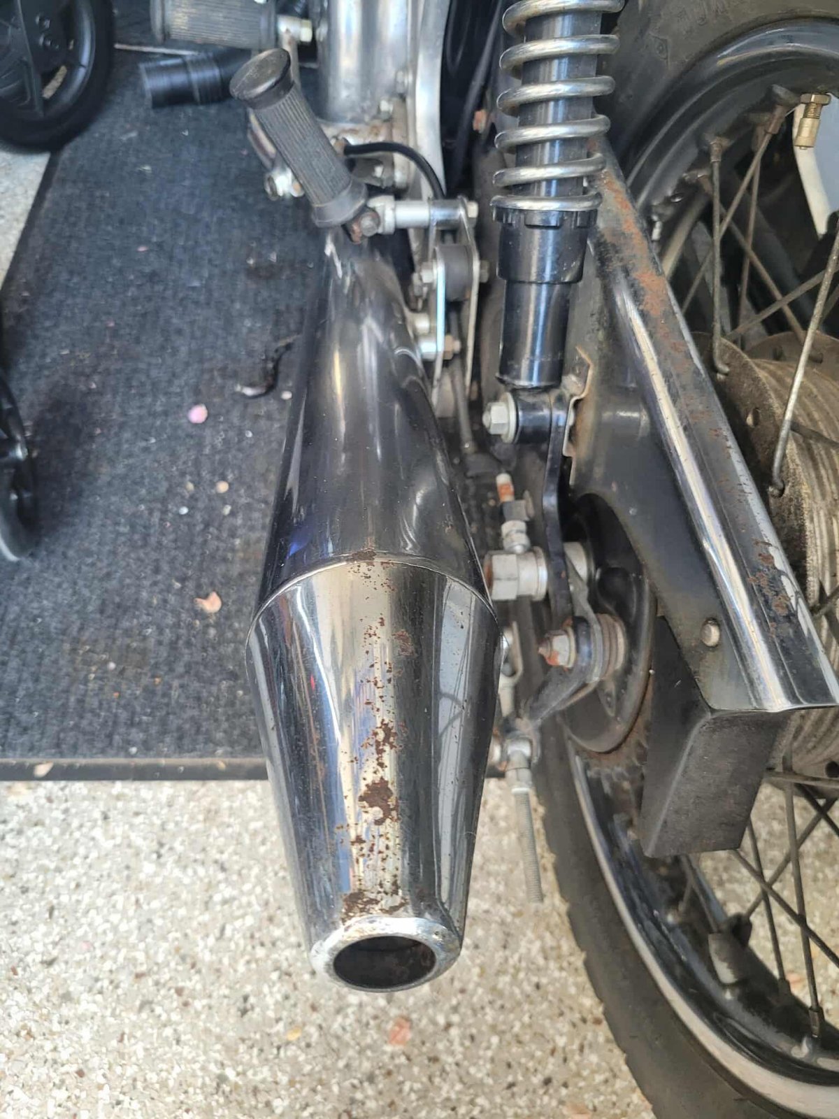 Seamed Muted Pea Shooters on a 1974 850