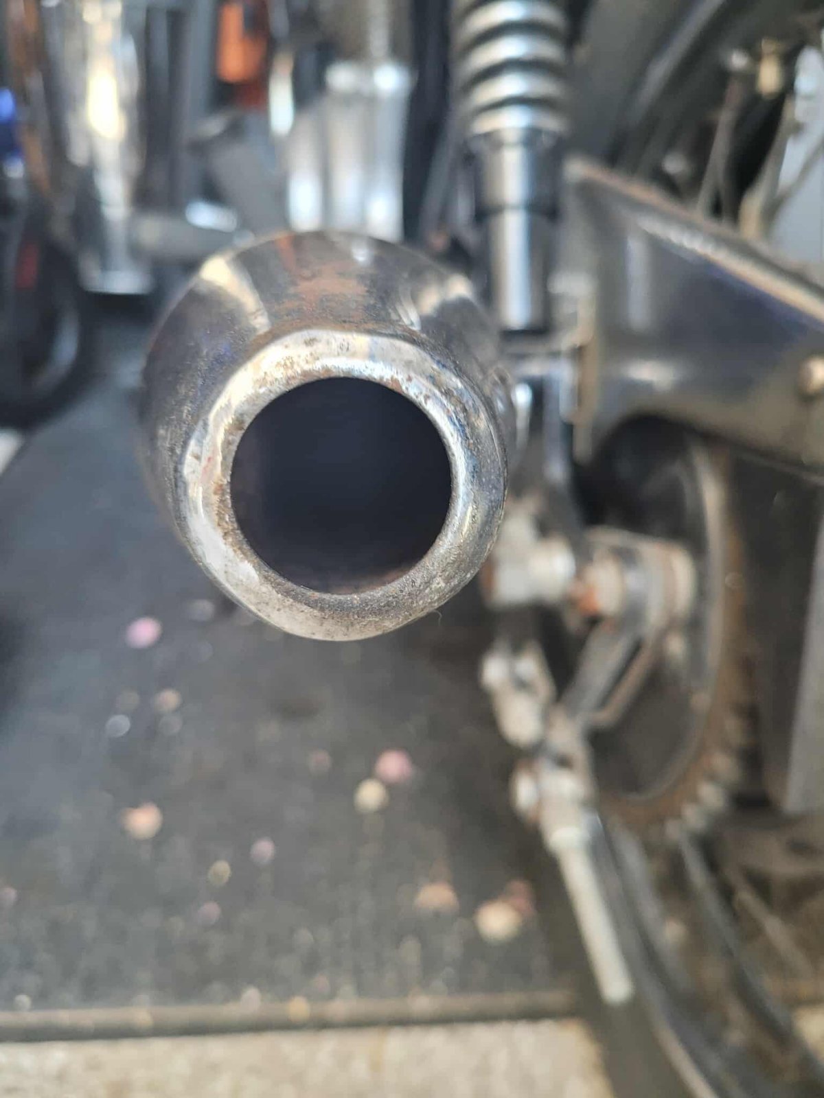 Seamed Muted Pea Shooters on a 1974 850