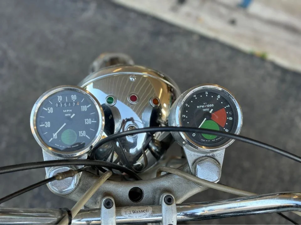 When did the  solid  green globe go away?