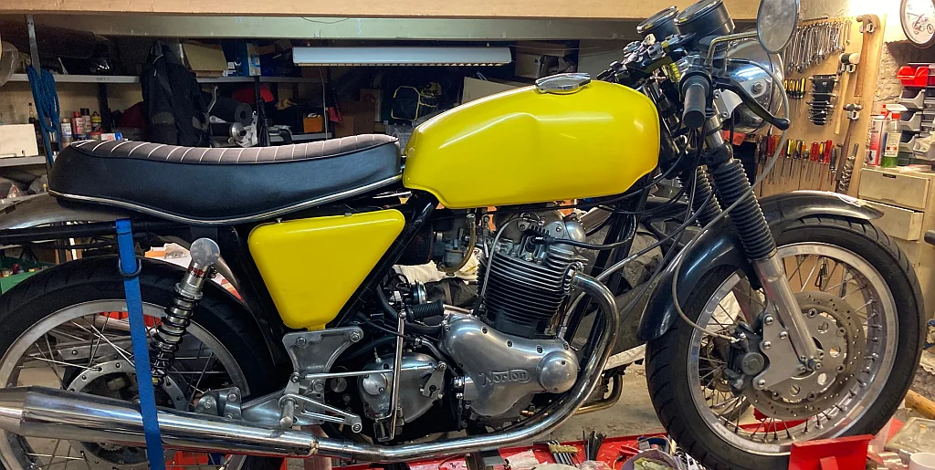 Commando seats and side covers