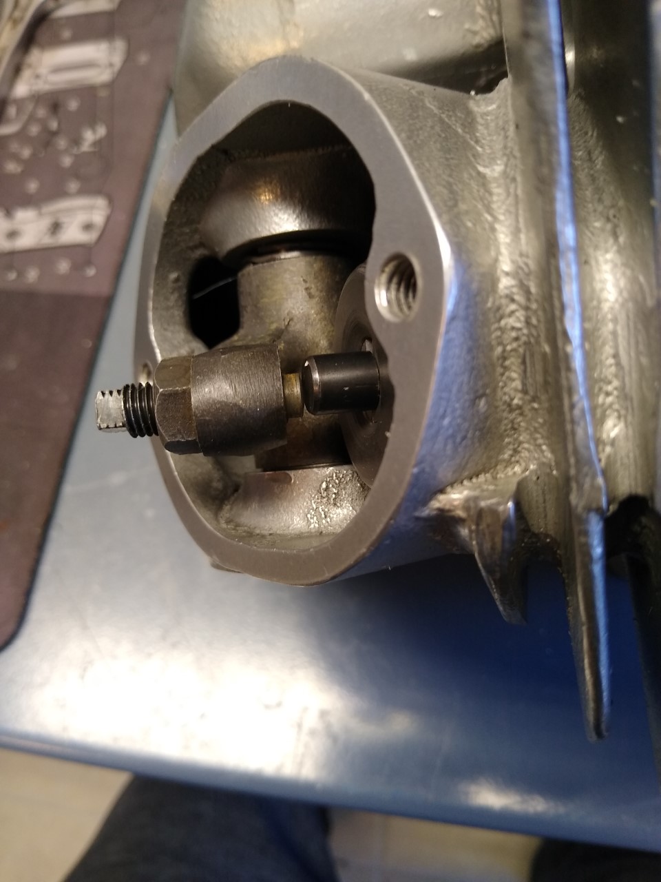 Rocker alignment with valve stem