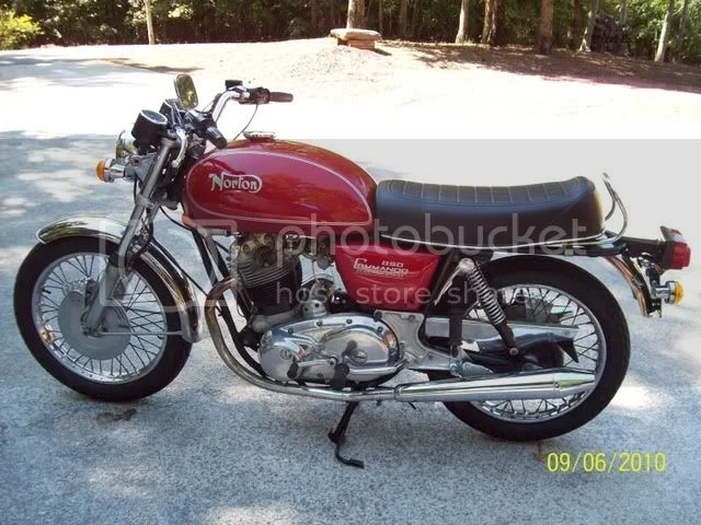 Pictures of your Norton Commandos