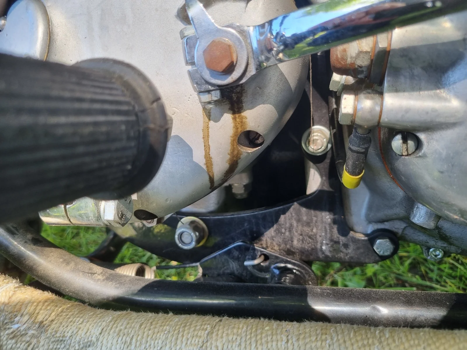 Norton Commando oil leaks Access Norton