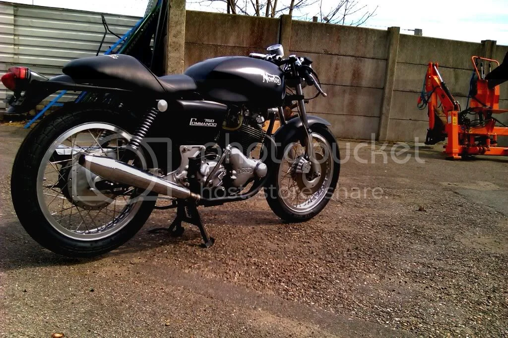 Pictures of your Norton Commandos