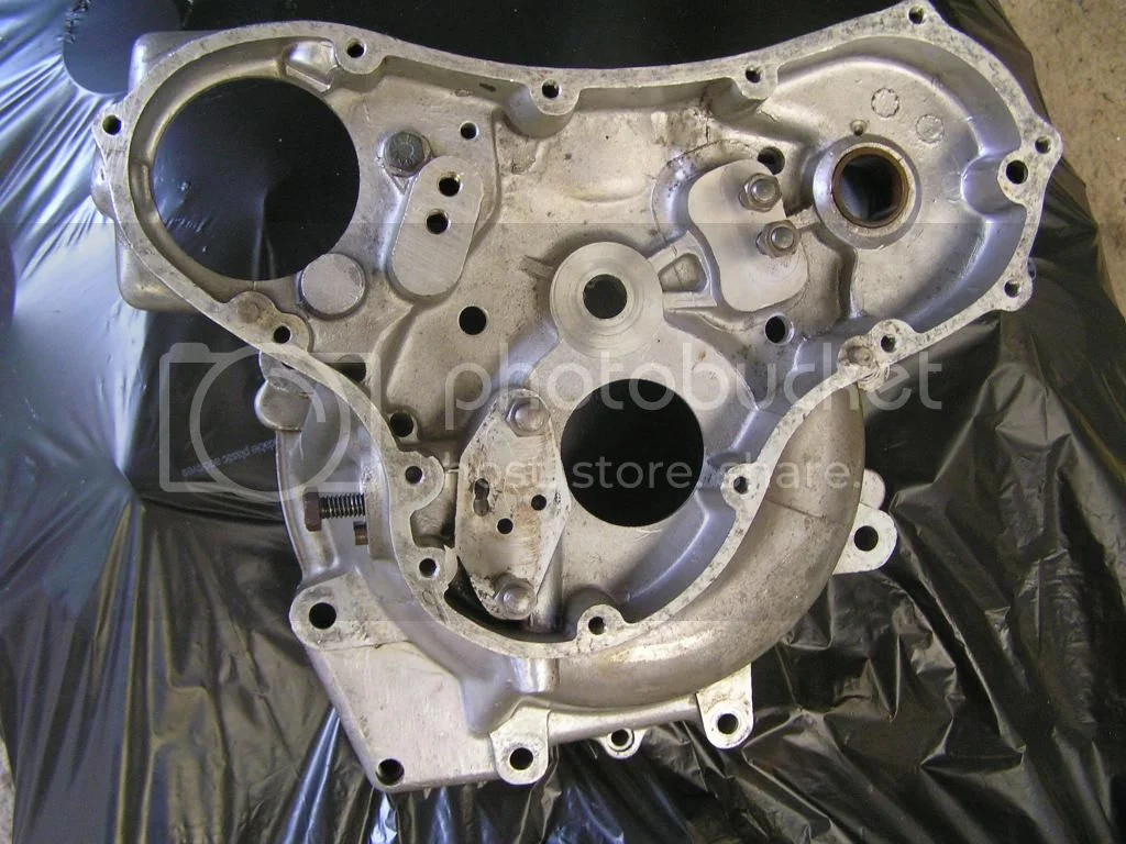 Camshaft bushes and breather