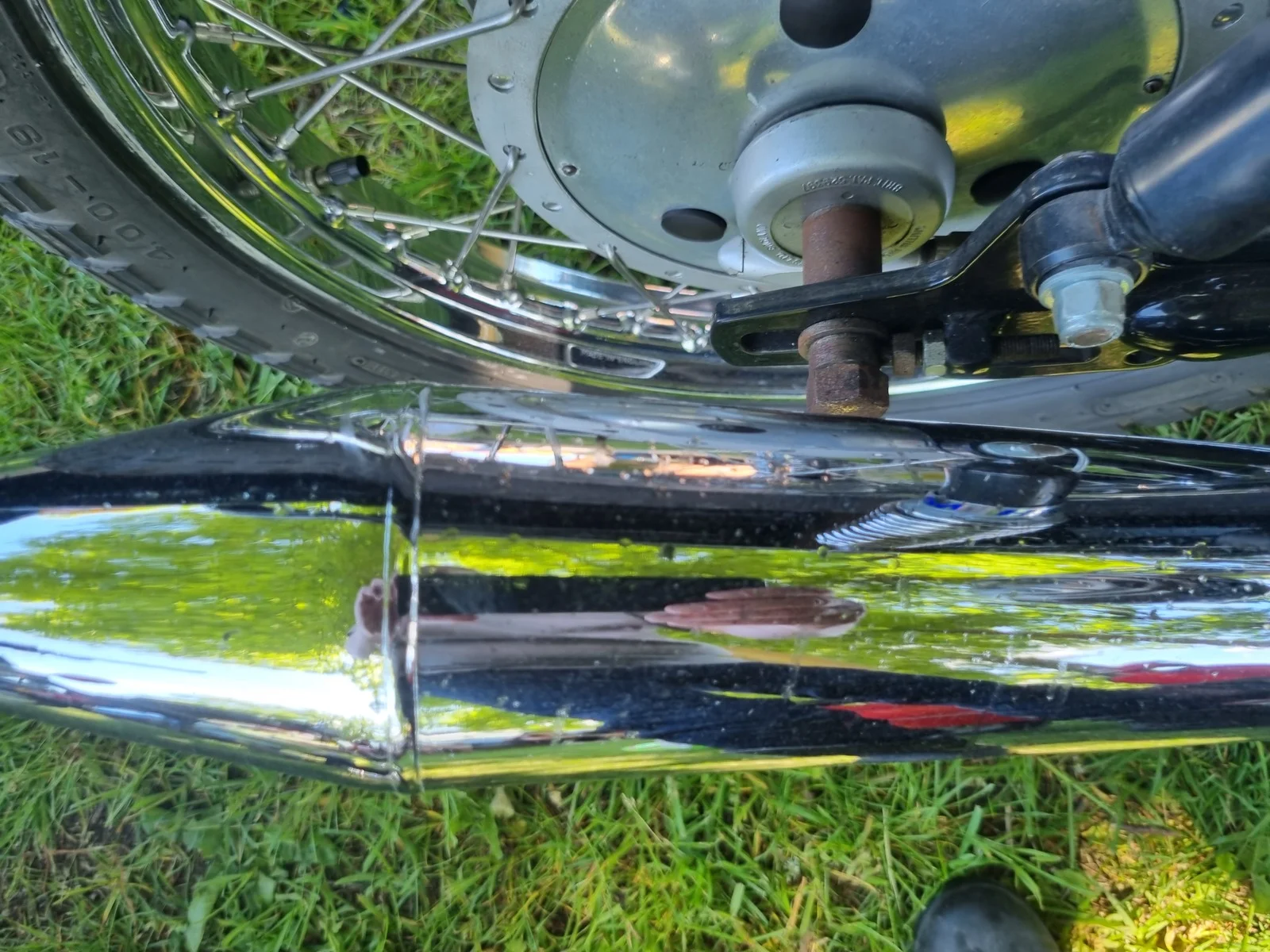 Norton Commando oil leaks