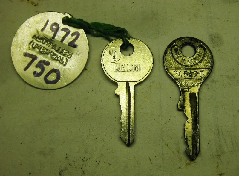 Norton MK3 fork lock