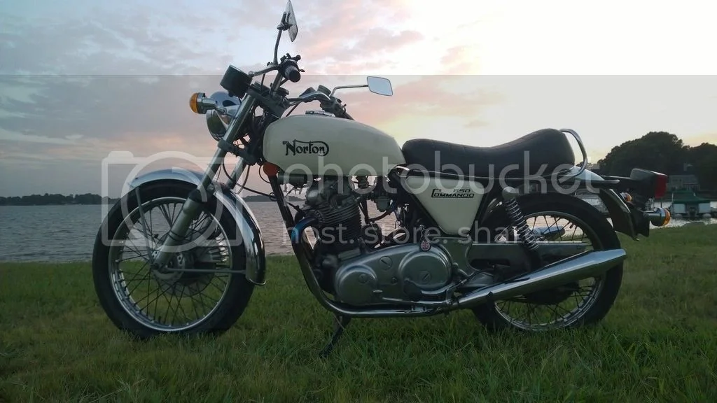 Pictures of your Norton Commandos