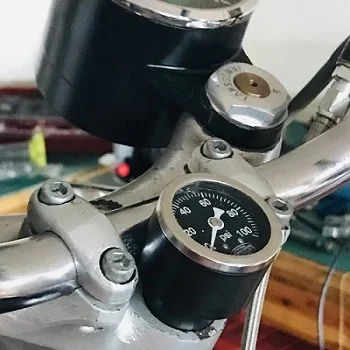 Who makes an oil pressure gage kit?