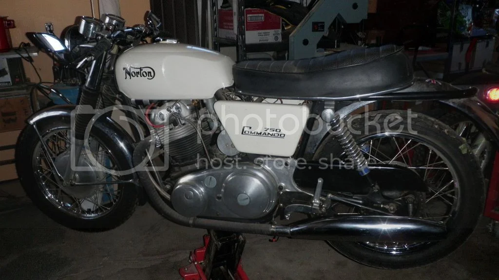 Pictures of your Norton Commandos