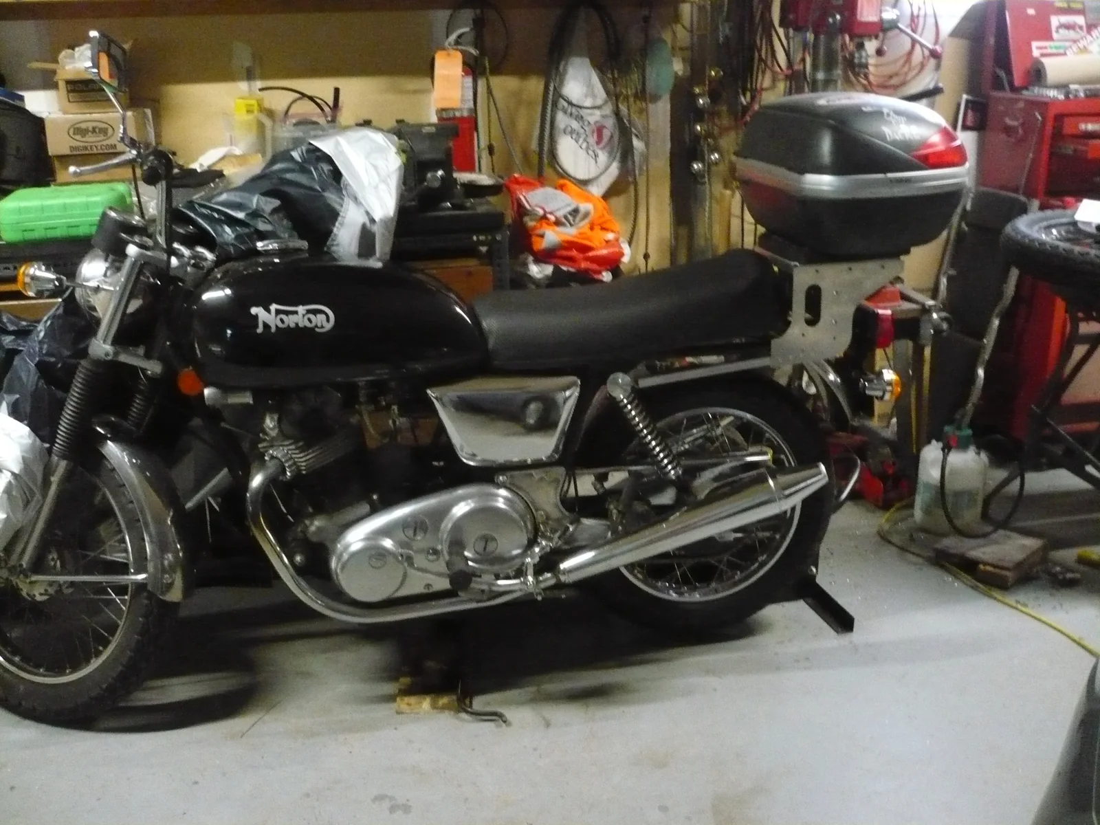 mounting rack for Givi topbox