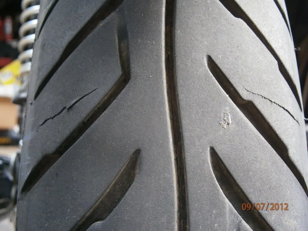 Keep an eye on the Avon RoadRiders tread seperation