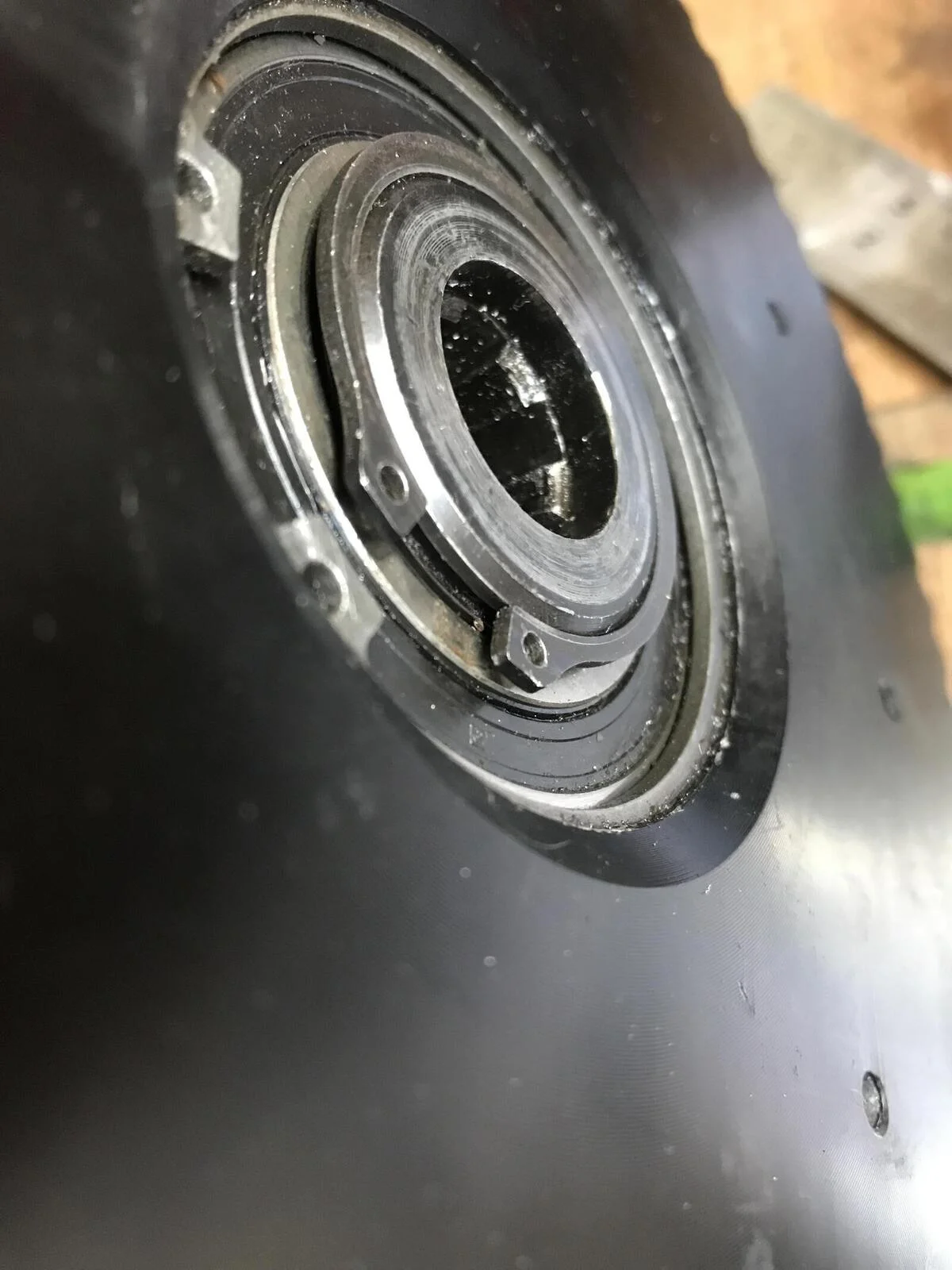 Wobbly clutch. Can anyone venture an opinion on this one please? Page