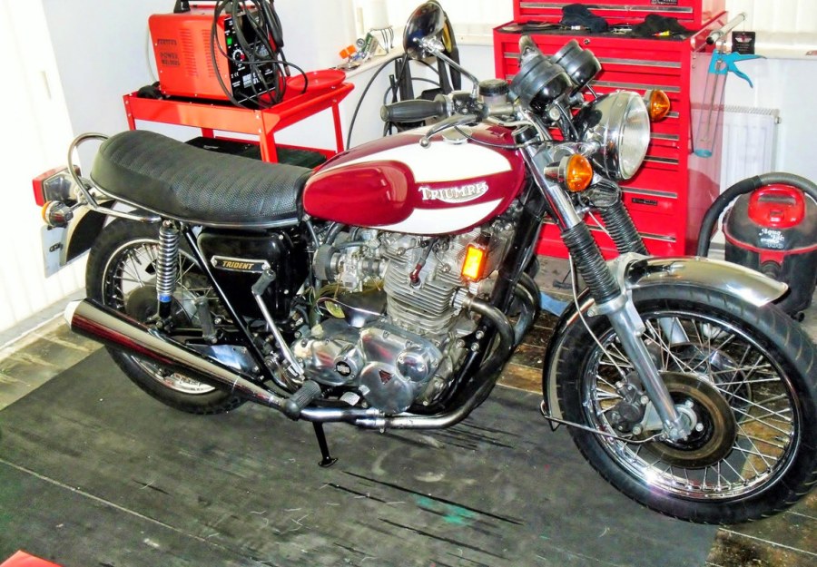 Pictures of your Triumph T160 or similar .