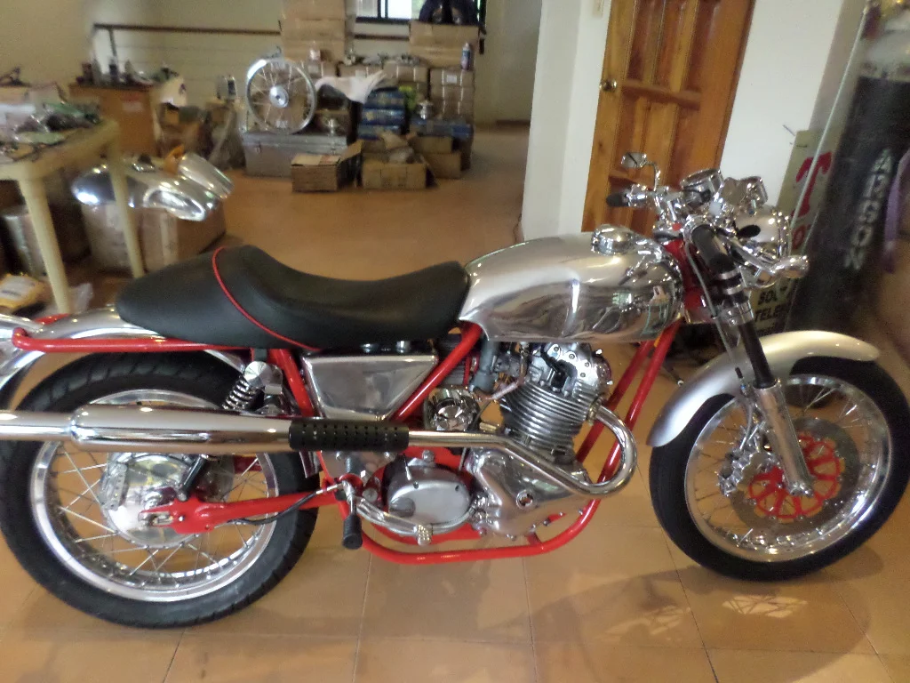 Pictures of your Norton Commandos