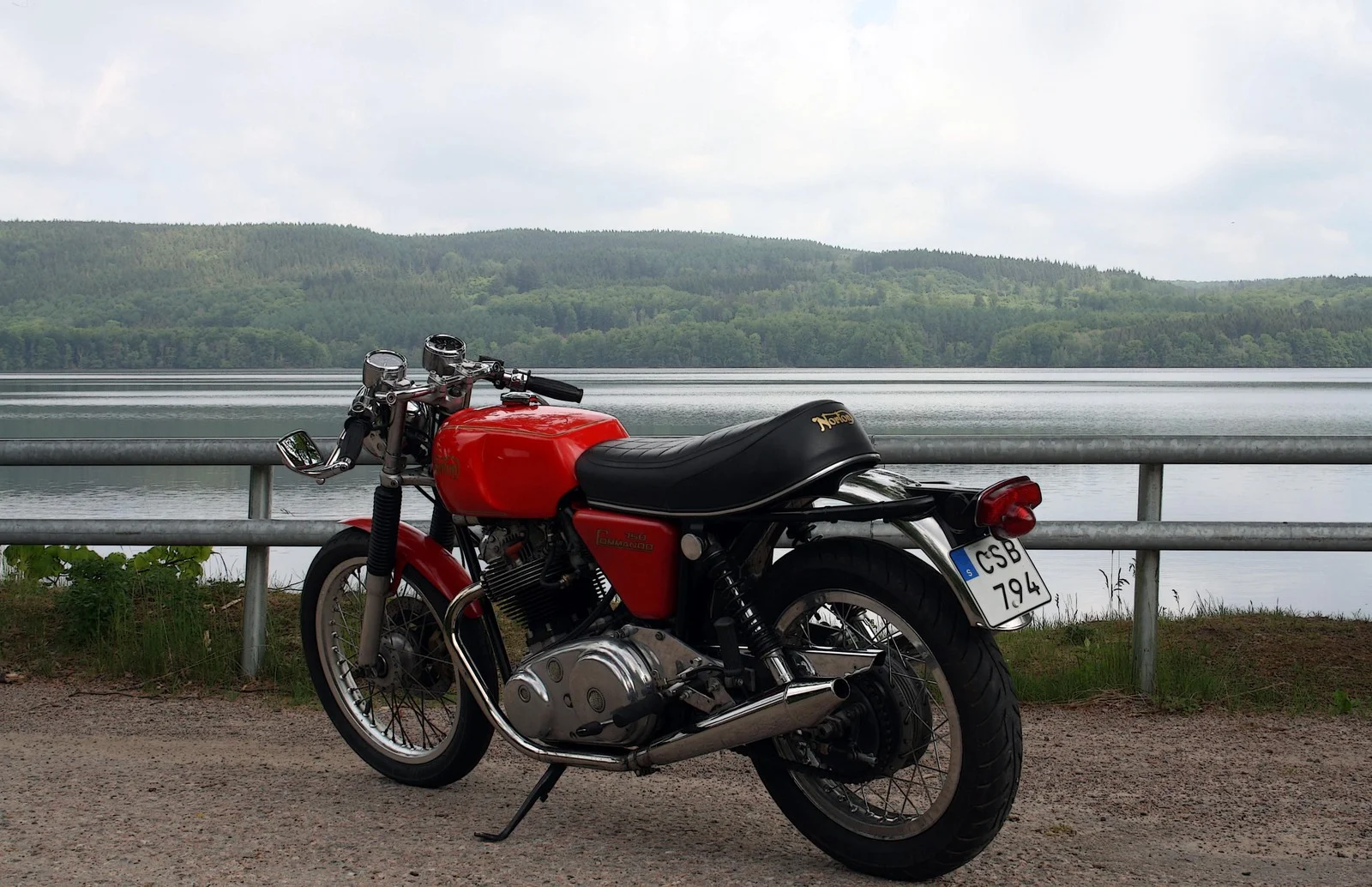 Pictures of your Norton Commandos