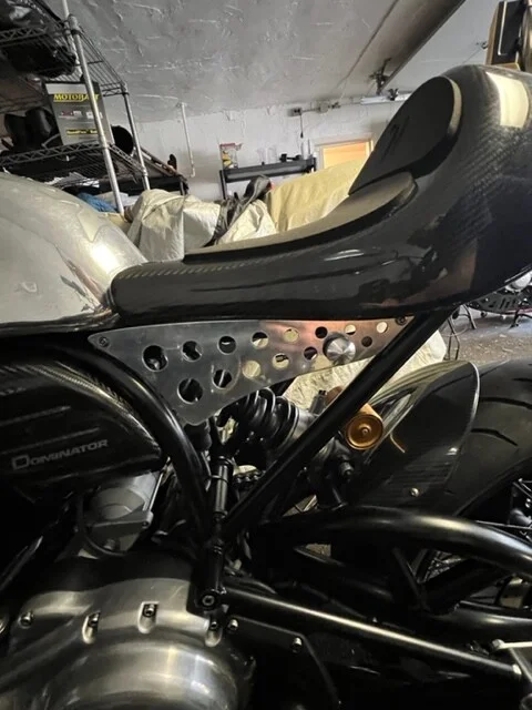 On the road Dominator 961 Tail Removal