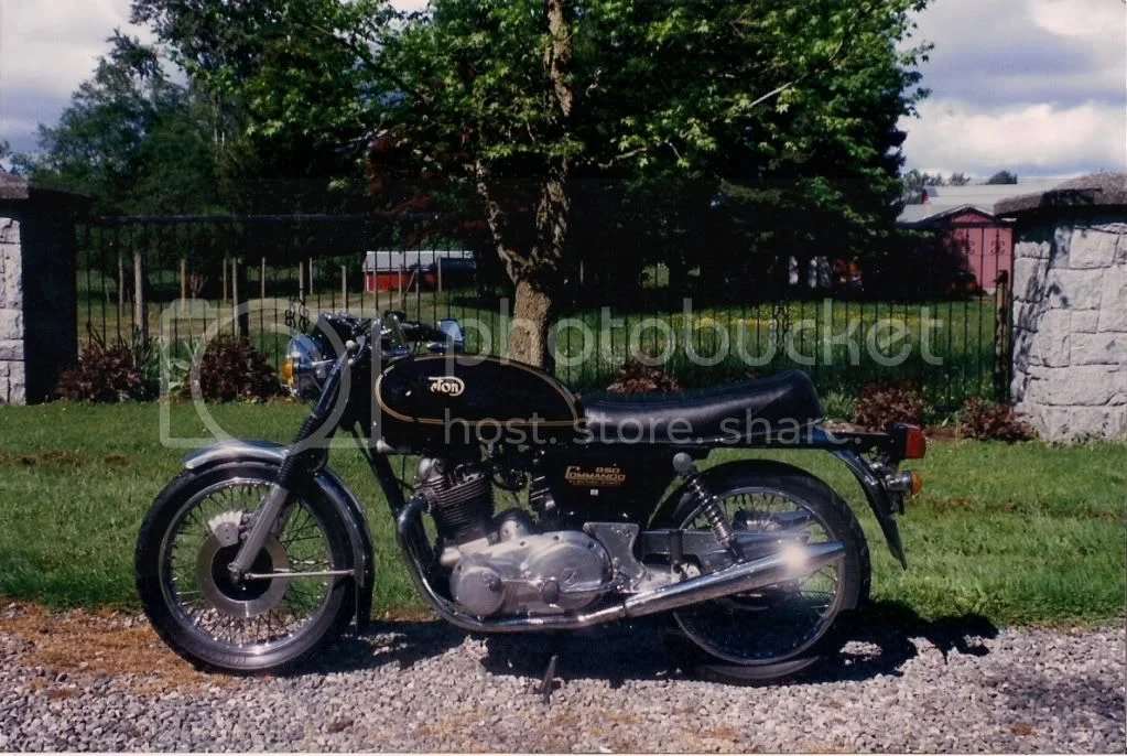 Pictures of your Norton Commandos