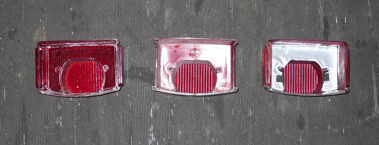 Rear lamp lens...has no reflector??