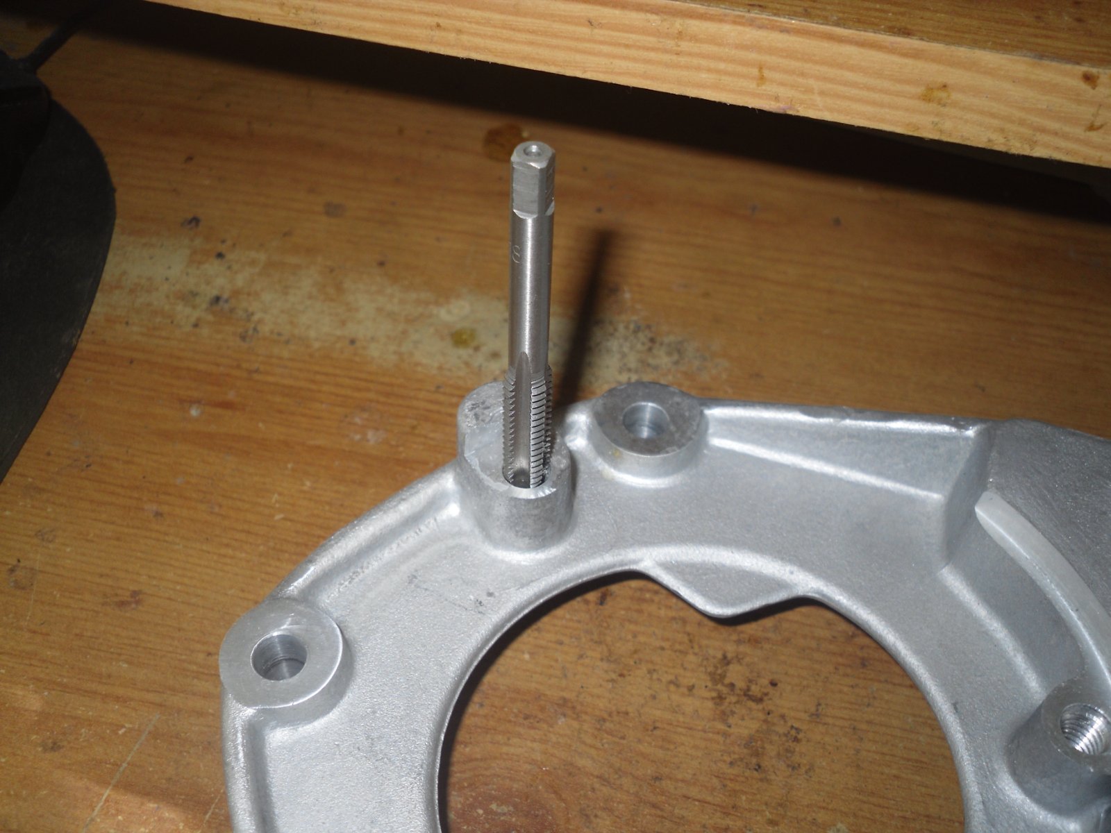 Outrigger plate stud