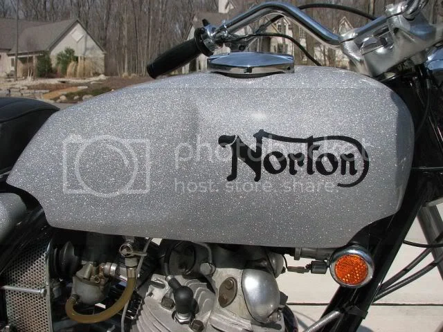Is this metalflake paintscheme original Norton?