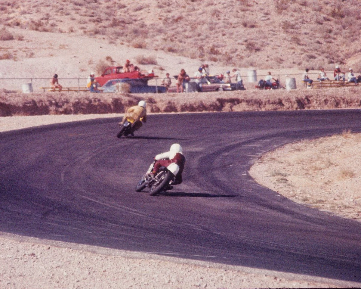 Mick Ofield racing on Norton at Willow Springs
