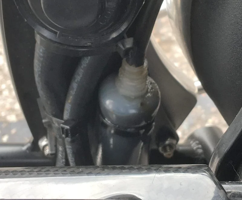 Two questions oil leak & ride height