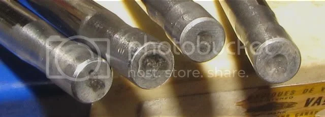 Valve adjuster contact geometry