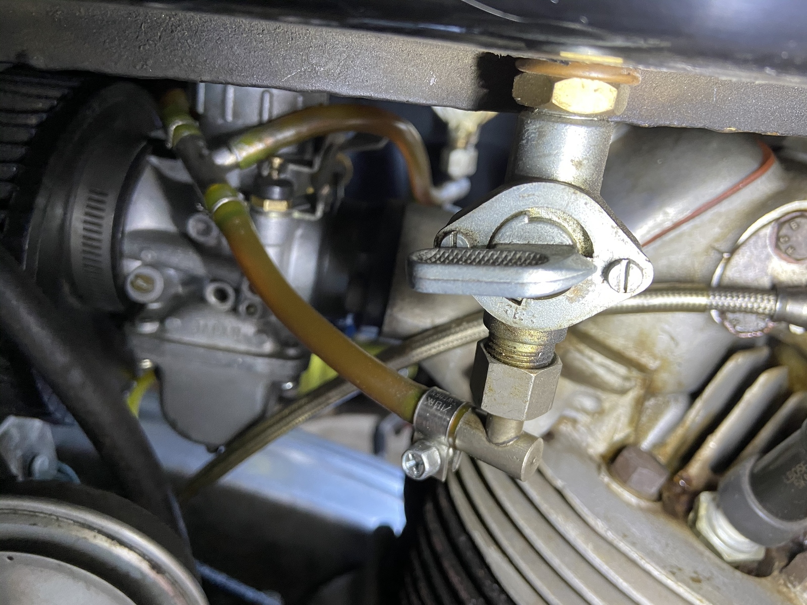 Fuel lines with a Mikuni  How to run them?