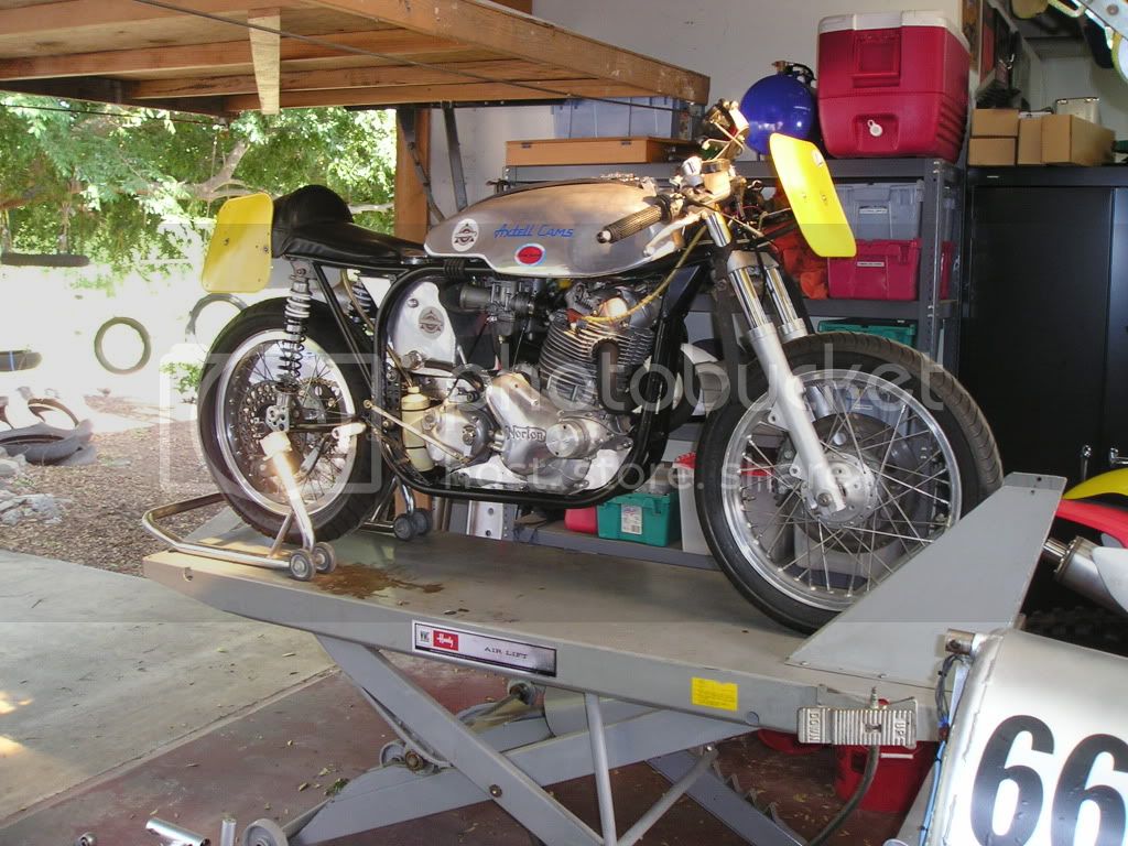Commando motors in Featherbed frames or other frames