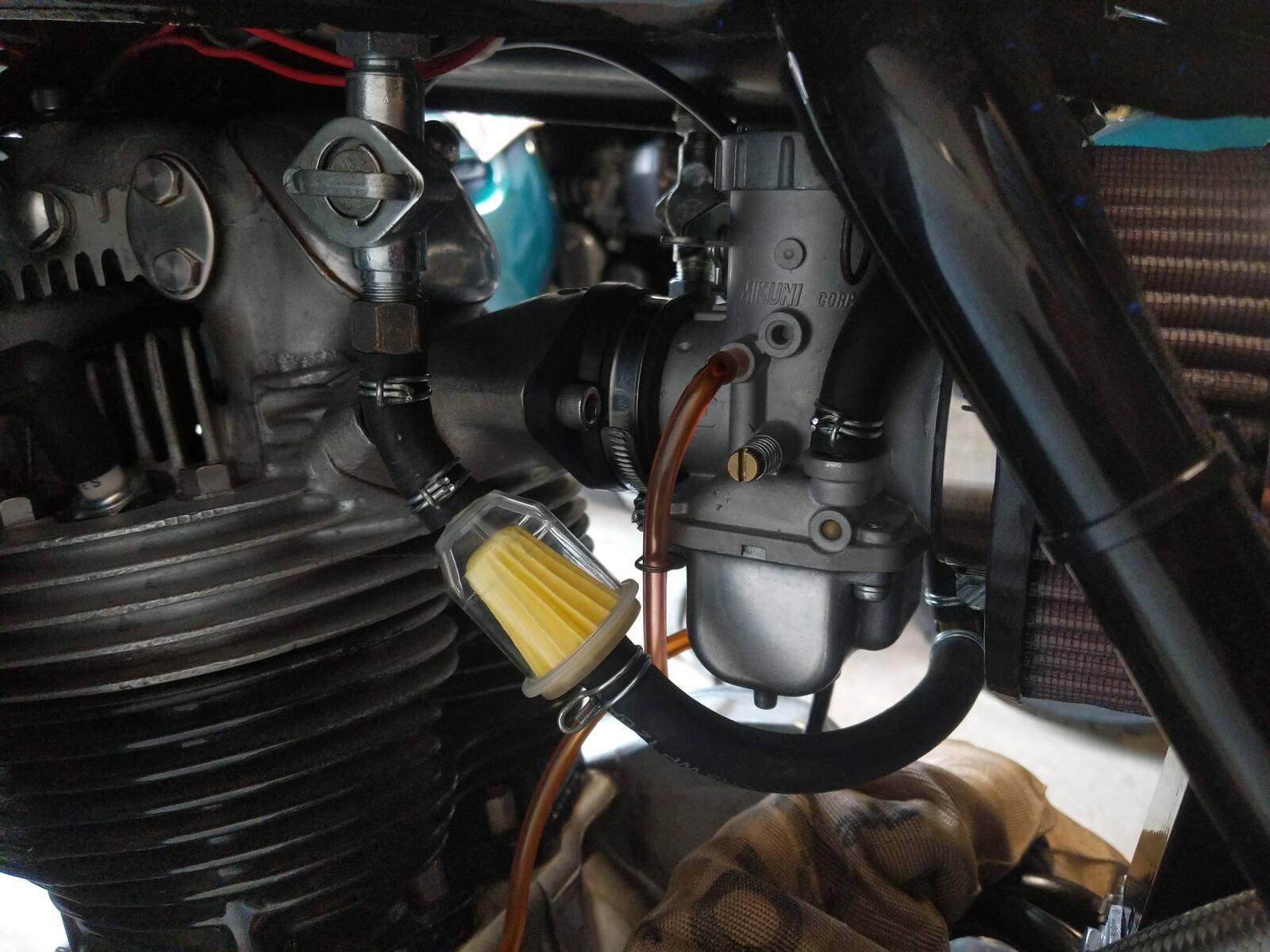 Fuel lines with a Mikuni  How to run them?