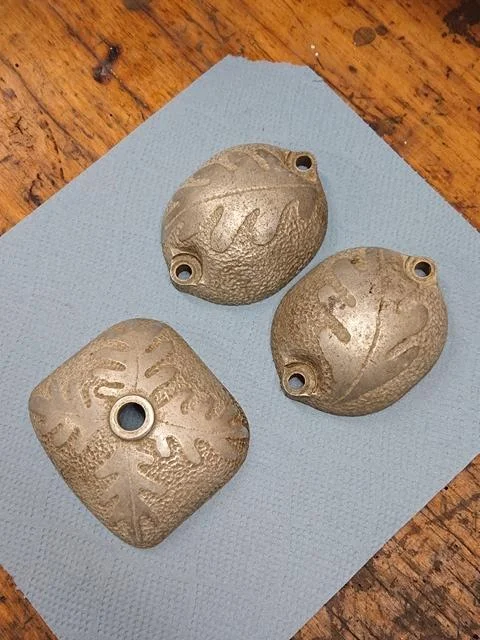 Tappet covers with leaf pattern