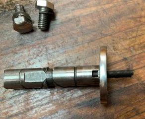 Rocker spindle misaligned. Rocker spindle misaligned.
