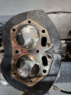 650SS head gasket and pistons
