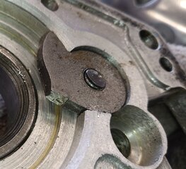 Kickstart stops in gearbox inner cover worn